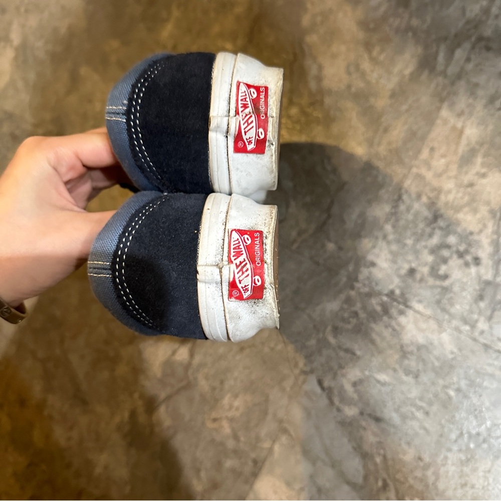 Vans - Picture 2 of 2